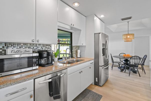 Dining room, Interior, Kitchen, Pendant Lights, Recessed Lighting, Wood Texture Flooring