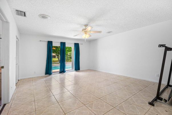 Empty room, Interior, Recessed Lighting