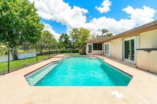 Exterior, Pool, Water