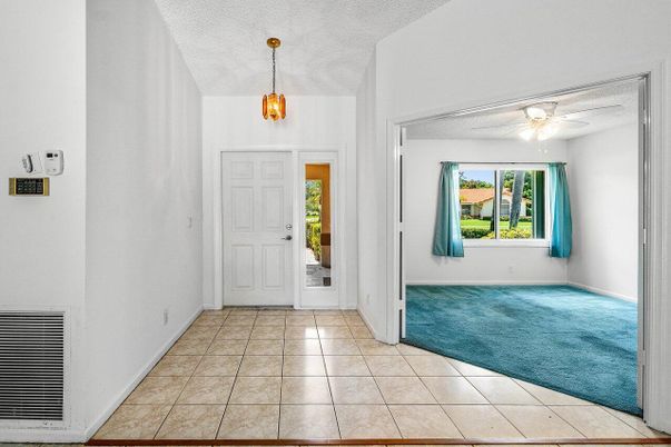 Empty room, Interior, Pendant Lights