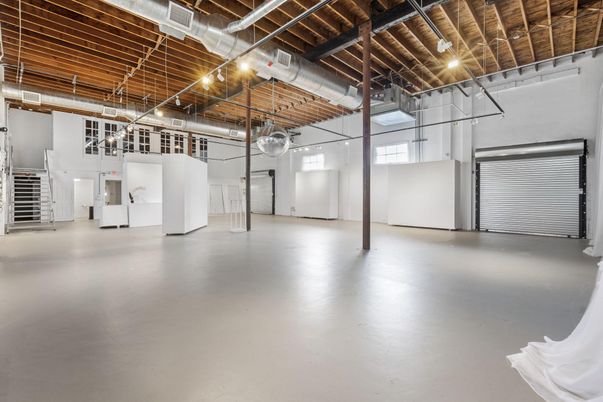 Interior, Washer, Wooden Beams