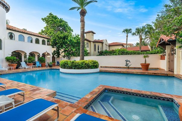Exterior, Pool