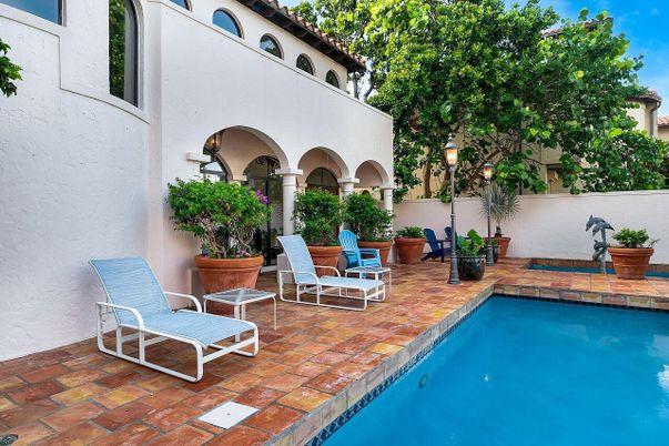 Exterior, Pool