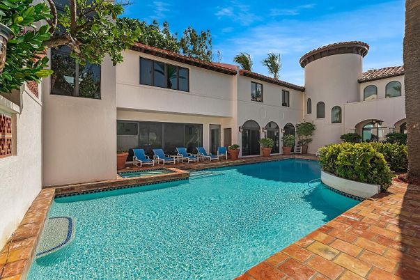 Exterior, Pool