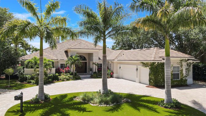 Attached, Exterior, Facade, Ranch