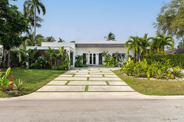 Backyard, Exterior, Facade, Modern