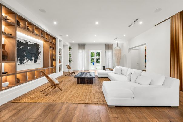 Interior, Living room, Pendant Lights, Recessed Lighting, Wood Texture Flooring