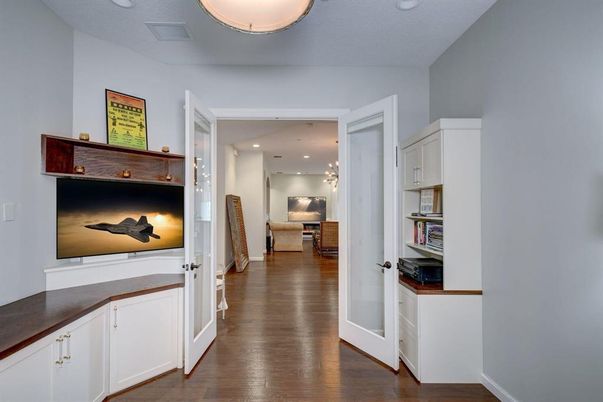 Interior, Pendant Lights, Recessed Lighting, Wood Texture Flooring