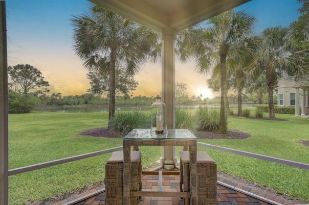 Exterior, Interior, Sun Room, Water