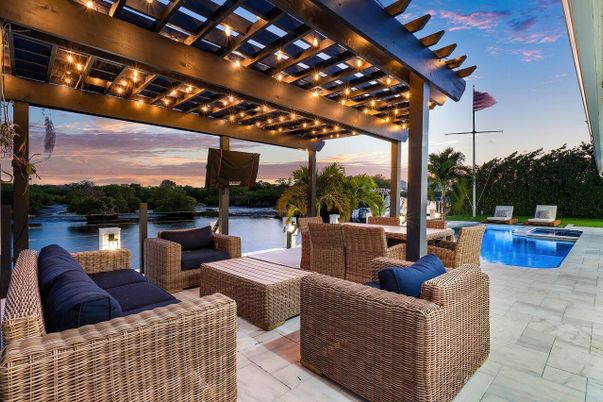 Exterior, Pool, Water