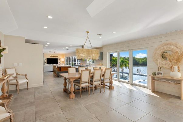 Chandelier, Dining room, Interior, Recessed Lighting, Water