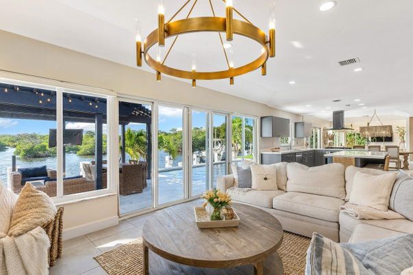 Interior, Kitchen, Living room, Pendant Lights, Recessed Lighting, Stainless Steel Appliances, Water