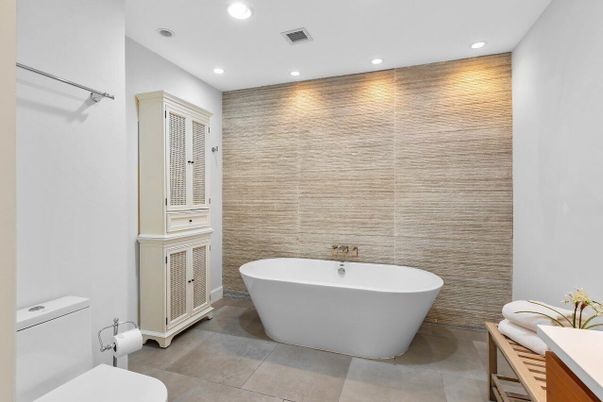 Bathroom, Free Standing Baths, Interior, Recessed Lighting