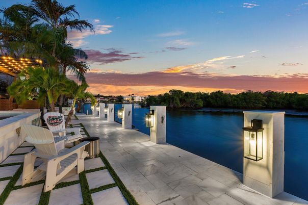 Exterior, Pool, Water