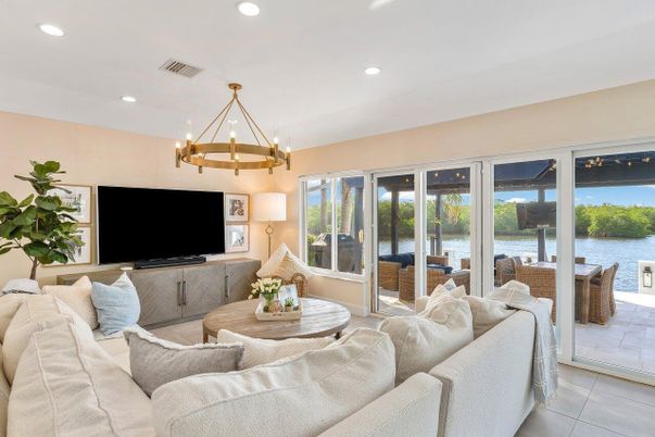 Interior, Living room, Pendant Lights, Recessed Lighting, Water