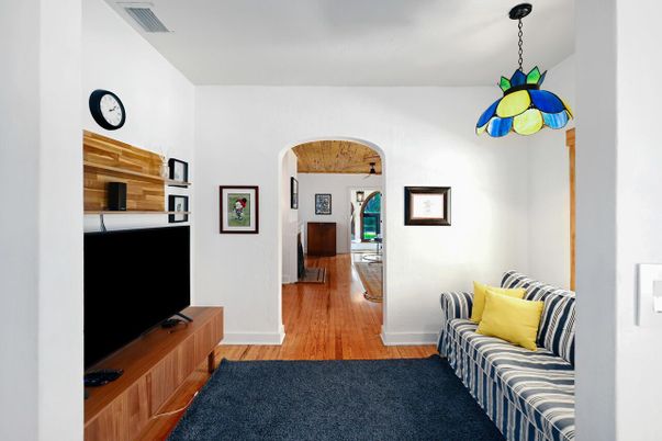 Interior, Pendant Lights, Wood Texture Flooring