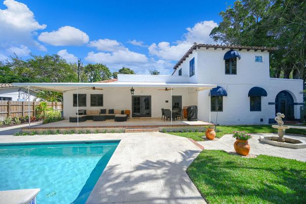 Exterior, Pool