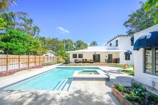 Exterior, Pool