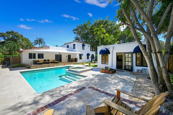 Exterior, Pool