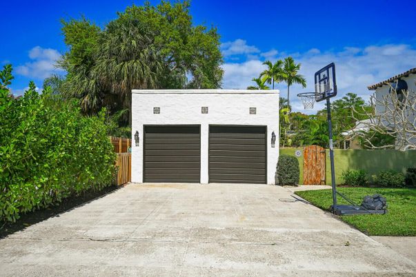 Detached Garage, Exterior