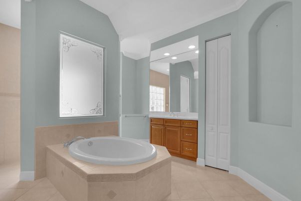 Bathroom, Interior, Recessed Lighting