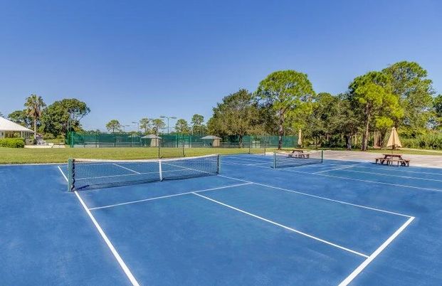 Exterior, Tennis Courts