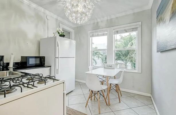 Chandelier, Dining room, Interior, Kitchen