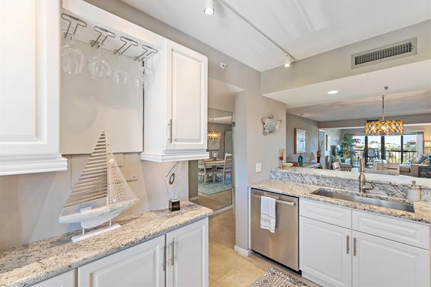 Dining room, Interior, Kitchen, Pendant Lights, Recessed Lighting