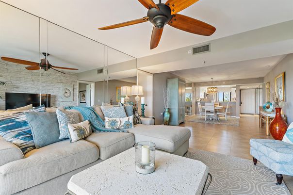 Chandelier, Dining room, Interior, Living room, Pendant Lights