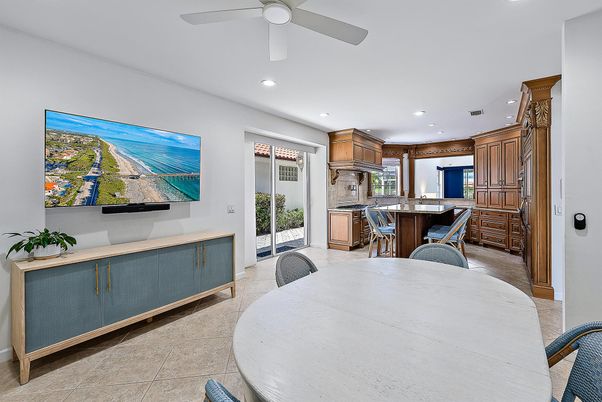 Dining room, Interior, Kitchen, Recessed Lighting