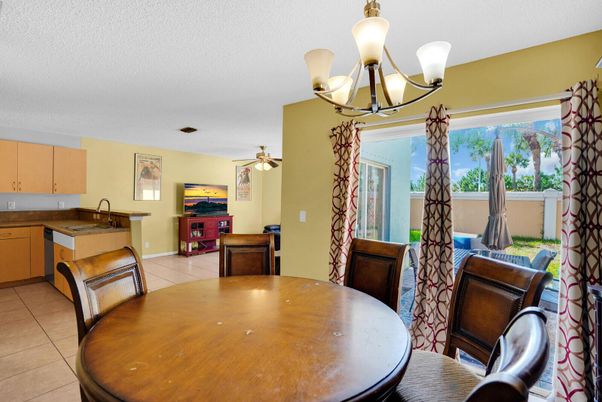 Chandelier, Dining room, Interior