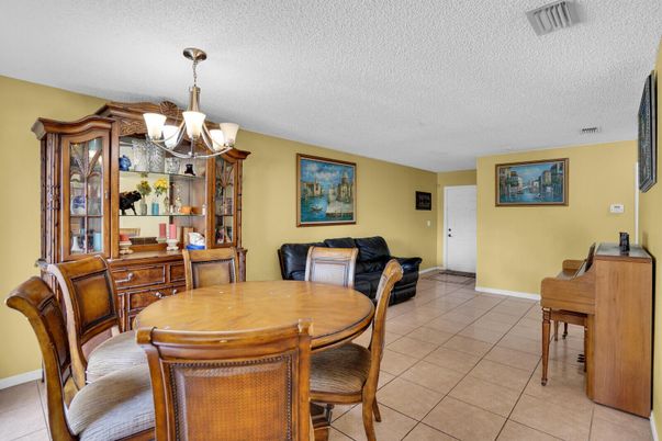 Chandelier, Dining room, Interior, Piano