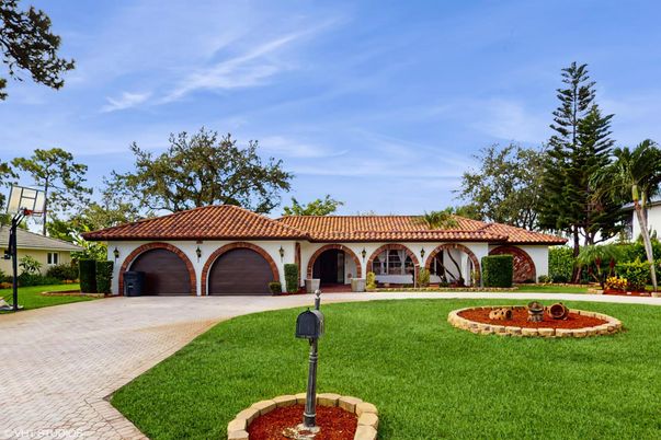 Backyard, Detached Garage, Exterior