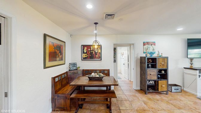 Dining room, Interior, Pendant Lights, Recessed Lighting