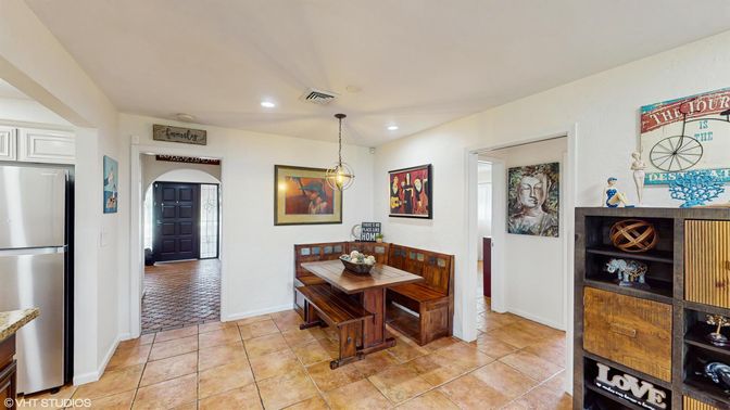 Dining room, Interior, Pendant Lights, Recessed Lighting