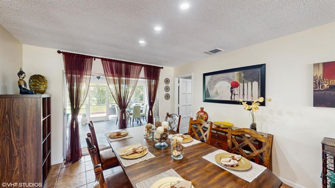 Dining room, Interior, Recessed Lighting