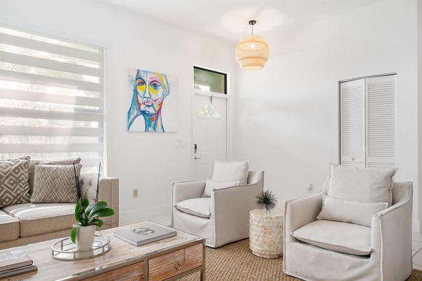 Chandelier, Interior, Living room
