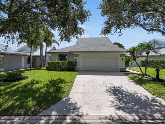 Attached, Exterior, Facade, Ranch