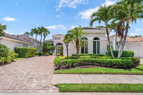 Attached, Exterior, Facade, Mediterranean