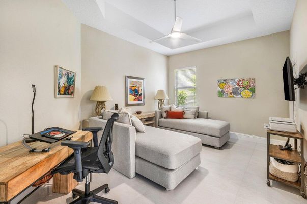 Home Office, Interior