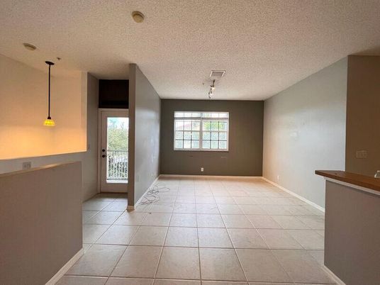 Empty room, Interior, Pendant Lights