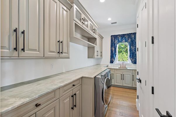 Interior, Recessed Lighting, Washer, Wood Texture Flooring