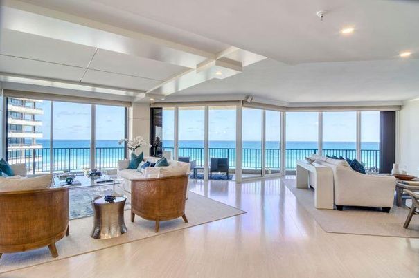 Interior, Living room, Recessed Lighting, Water, Wood Texture Flooring