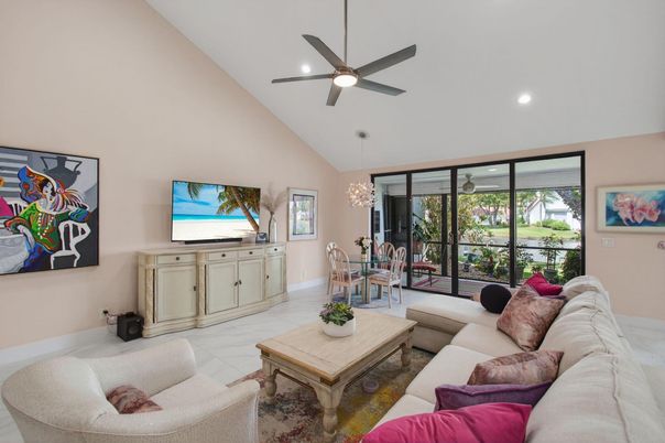 Dining room, Interior, Living room, Recessed Lighting