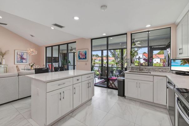 Chandelier, Dining room, Interior, Kitchen, Marble, Recessed Lighting