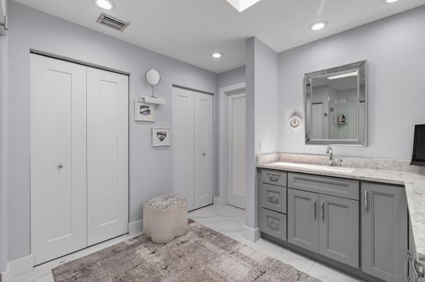 Bathroom, Interior, Recessed Lighting