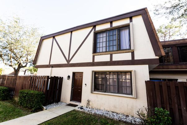 Exterior, Facade, A Frame