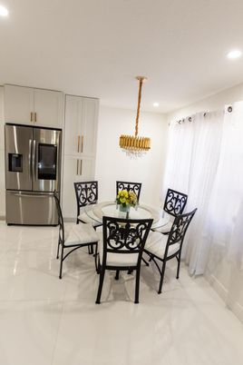 Chandelier, Dining room, Interior, Kitchen, Recessed Lighting, Stainless Steel Appliances