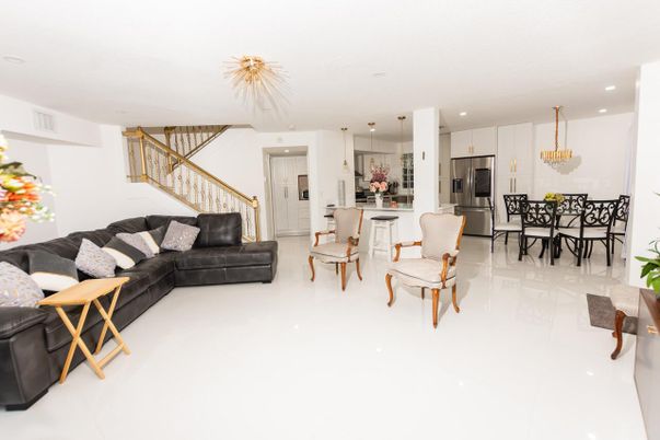 Dining room, Interior, Kitchen, Living room, Pendant Lights, Recessed Lighting, Stainless Steel Appliances