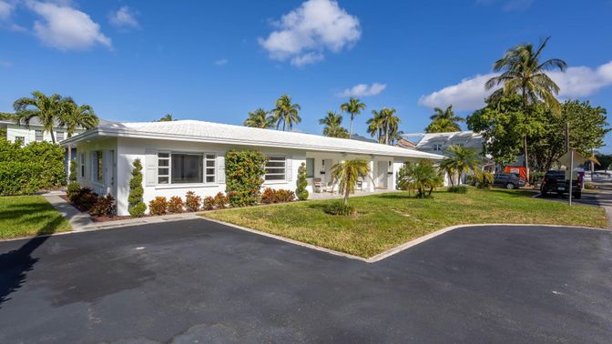 Exterior, Facade, Ranch